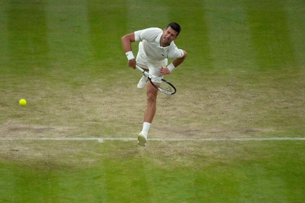 Novak Djokovič během 4. kola Wimbledonu