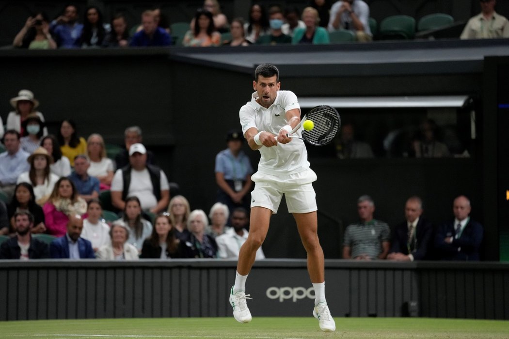 Novak Djokovič během 4. kola Wimbledonu