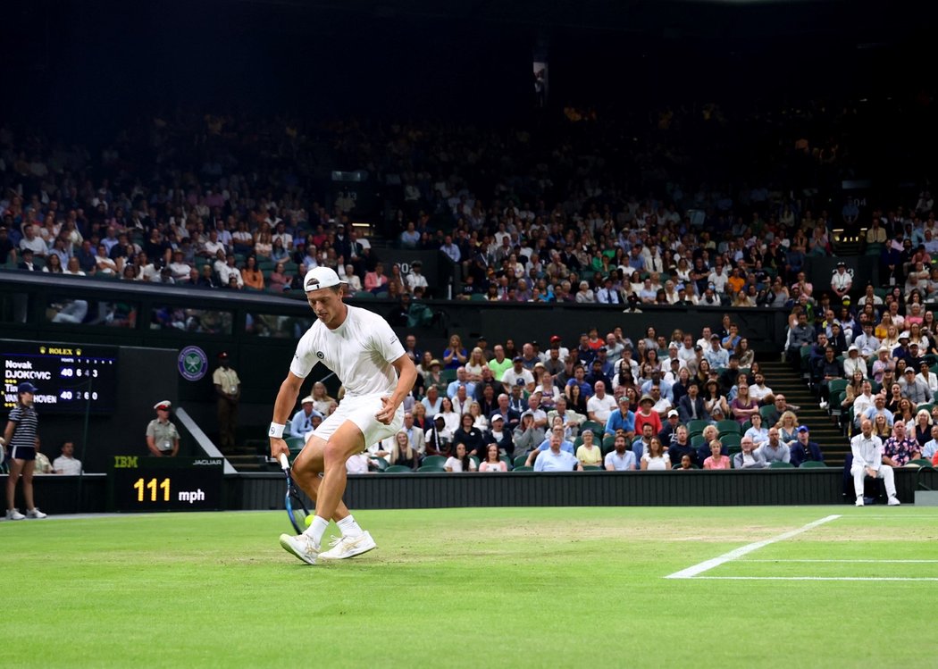 Tim van Rijthoven během 4. kola Wimbledonu