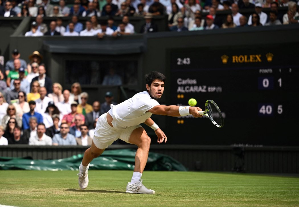 Španělský tenista Carlos Alcaraz ve finále Wimbledonu