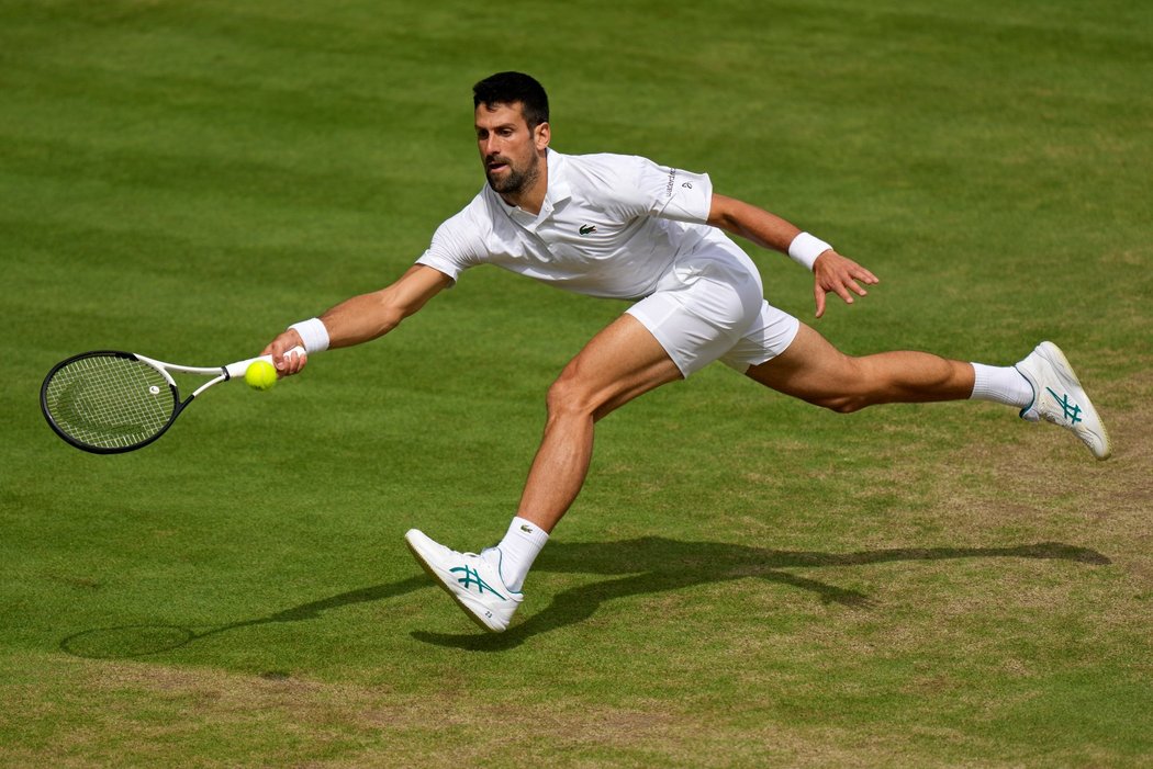 Srb Novak Djokovič hraje o celkový triumf ve Wimbledonu
