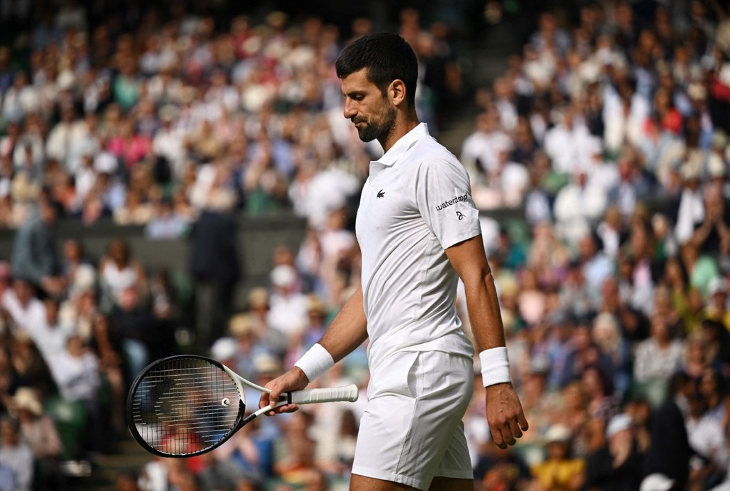 Srbský tenista Novak Djokovič ztratil vedení ve finále Wimbledonu