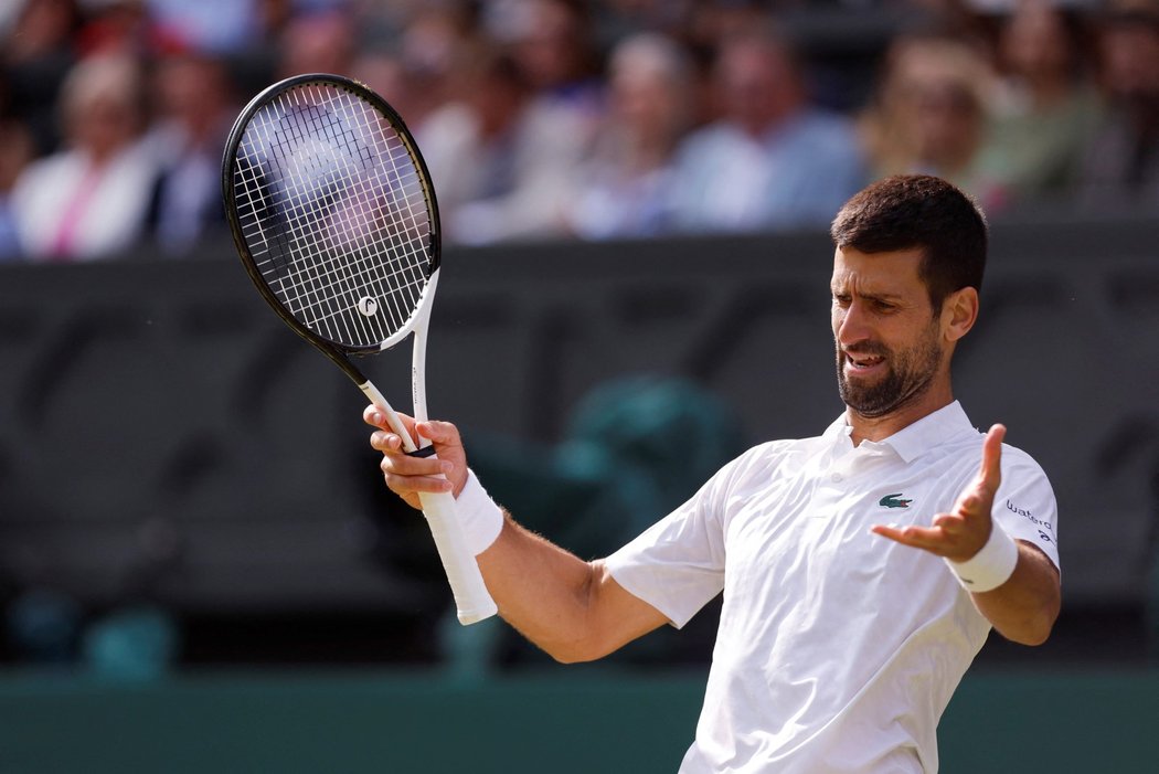 Nechápající reakce Novaka Djokoviče během finále Wimbledonu