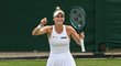Česká tenistka Markéta Vondroušová oslavuje postup do čtvrtfinále Wimbledonu