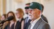 Prezident Petr Pavel dorazil na přijetí tenisových hrdinek ve wimbledonské čepici Prezident Petr Pavel dorazil na přijetí tenisových hrdinek ve wimbledonské čepici