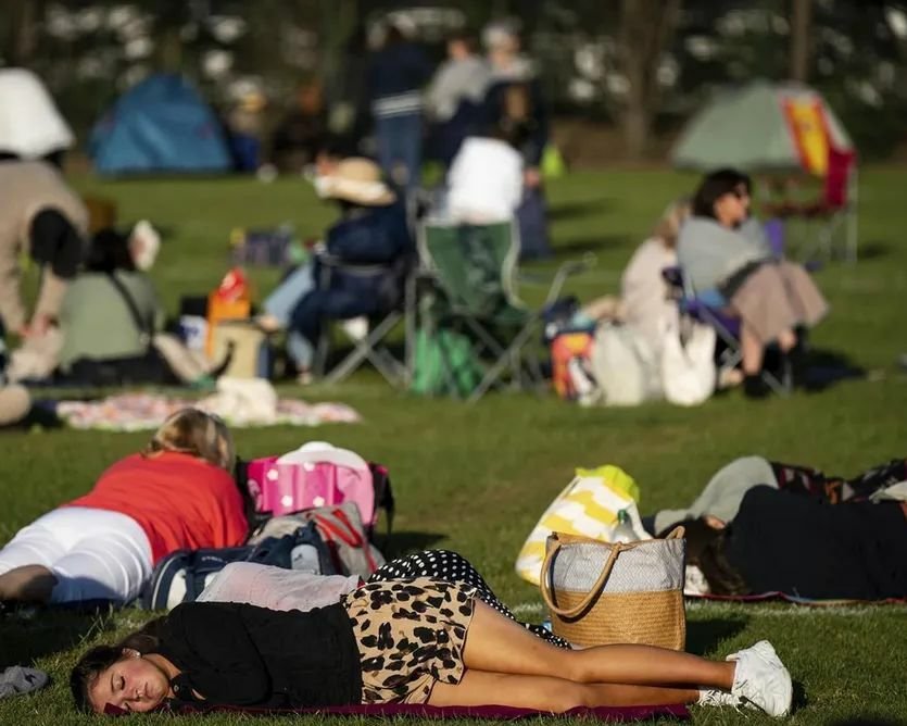 Alkohol je pro některé návštěvníky Wimbledonu vyčerpávající