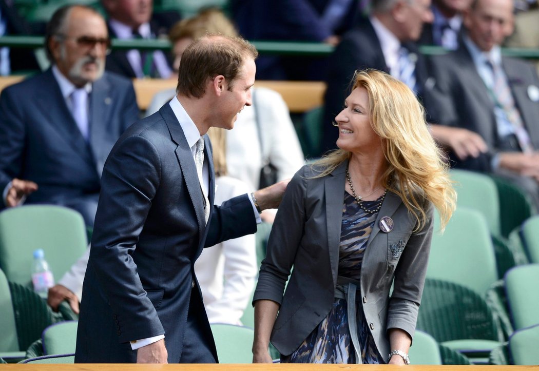 Princ William a tenisová legenda Steffi Grafová, kteří se potkali v královské lóži při čtvrtfinále Wimbledonu, si byli evidentně sympatičtí
