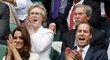 Britský princ William a jeho manželka Kate tleskají Andy Murraymu ve čtvrtfinále Wimbledonu