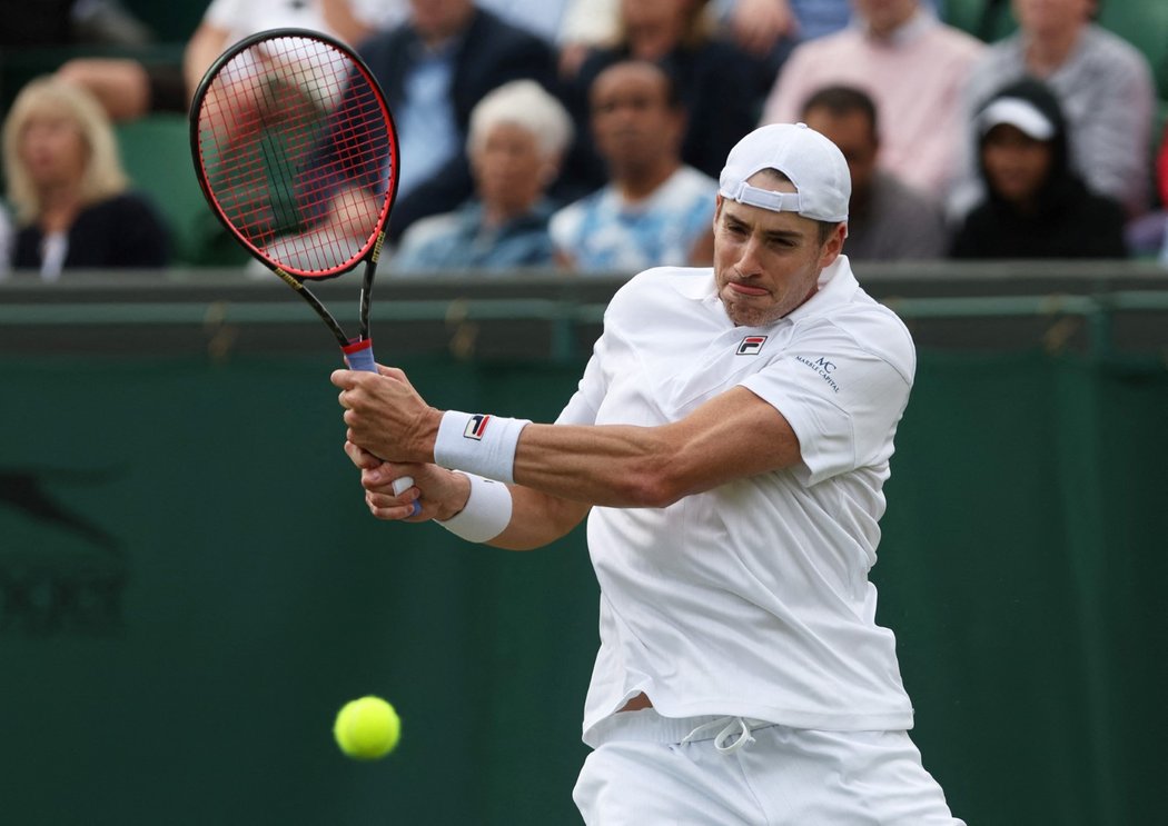 John Isner je novým esovým králem mužského tenisu, v historickém pořadí překonal Iva Karloviče