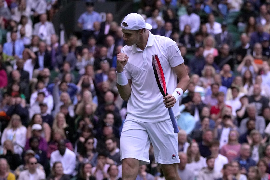 John Isner je novým esovým králem mužského tenisu, v historickém pořadí překonal Iva Karloviče