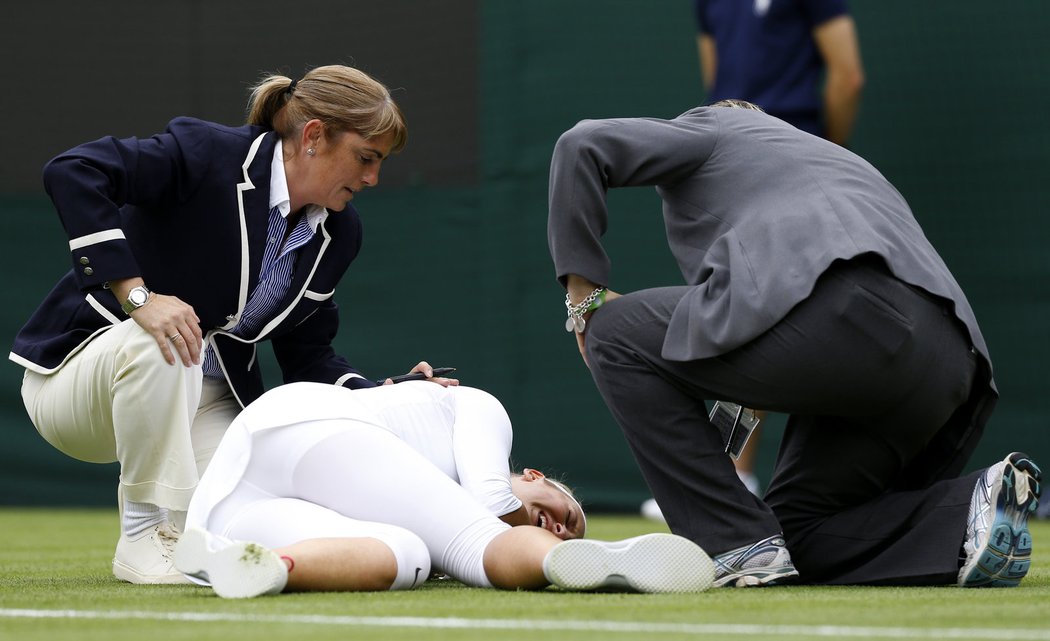 Ze zranění v prvním kole se Azarenková dokázala dostat, přesto v turnaji raději dál nepokračuje.
