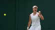 Barbora Krejčíková se raduje z vítězství ve druhém kole Wimbledonu