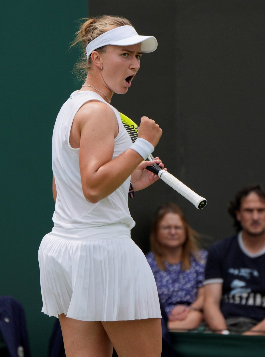 Barbora Krejčíková se hecuje ve druhém kole Wimbledonu