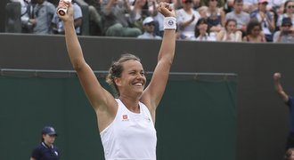 Famózní Strýcová vyřídila favoritku, v osmifinále Wimbledonu je i Kvitová