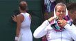 Barbora Strýcová pobavila v osmifinále Wimbledonu jako babička i zvláštním rituálem...