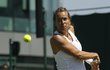 Barbora Strýcová v zápase druhého kola Wimbledonu