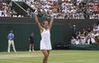 Barbora Strýcová se raduje z triumfu nad Kiki Bertensovou ve třetím kole Wimbledonu