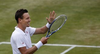 Tráva? Nemám jediný problém, směje se Berdych nářkům druhých