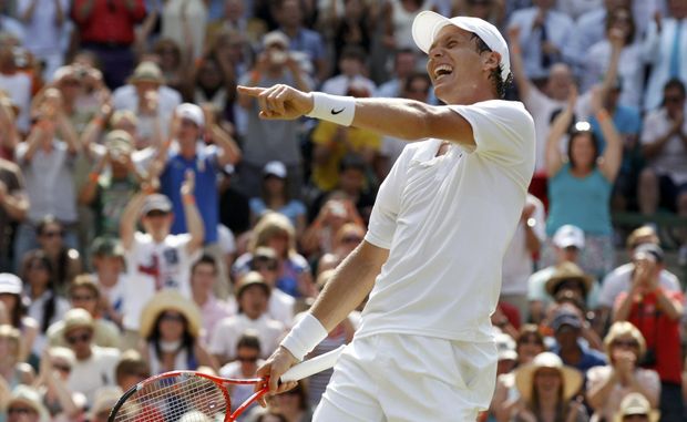 Tomáš Berdych se raduje z postupu do semifinále Wimbledonu Tomáš Berdych se raduje z postupu do semifinále Wimbledonu