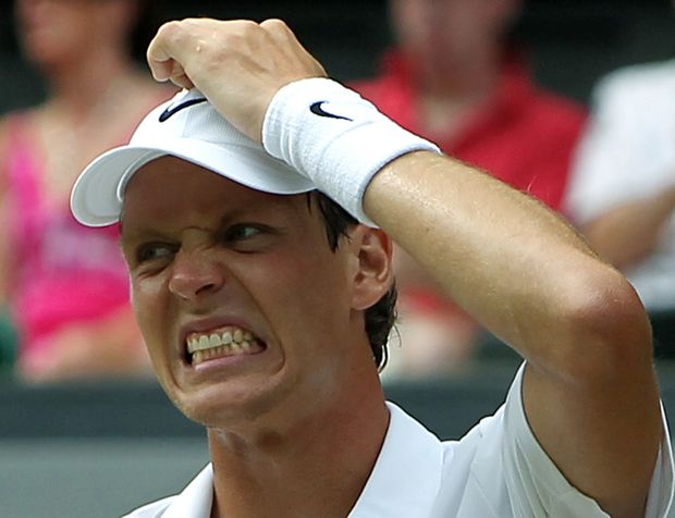 Tomáš Berdych po nepodařeném míčku proti Rogeru Federerovi Tomáš Berdych po nepodařeném míčku proti Rogeru Federerovi