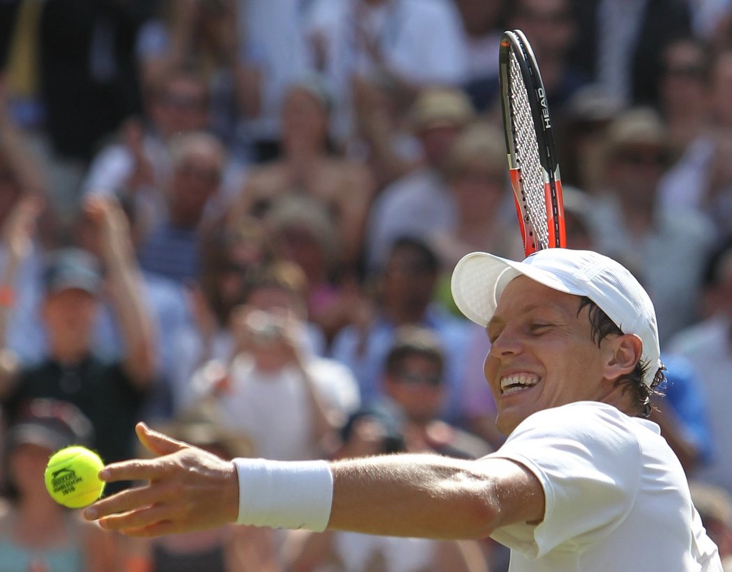 Šťastná Tomáš Berdych slaví postup do semifinále Wimbledonu