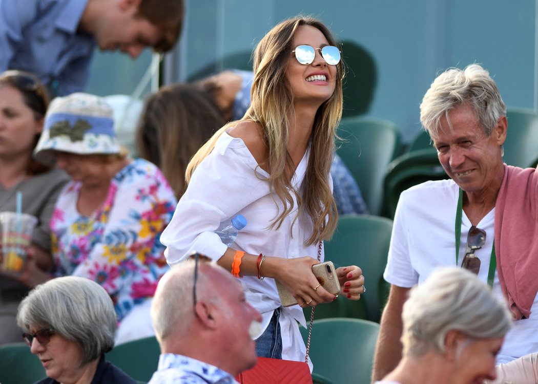 Berdychův postup do čtvrtfinále ve Wimbledonu přímo u kurtu prožívali jejho rodiče i manželka Ester