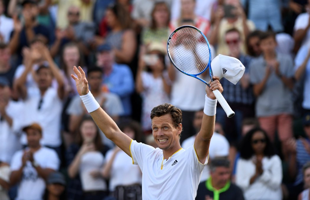 Šťastný Tomáš Berdych po postupu do čtvrtfinále Wimbledonu