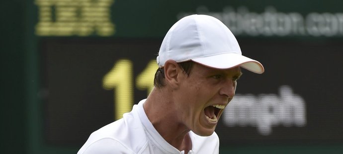 Berdych začal ve Wimbledonu výborně, takhle se radoval po výhře nad Rumunem Hanescem v prvním kole