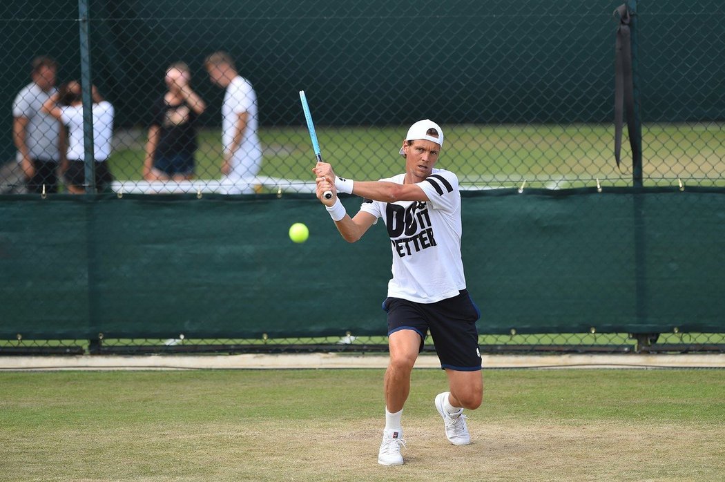 Tomáš Berdych na tréninku před startem tenisového Wimbledonu