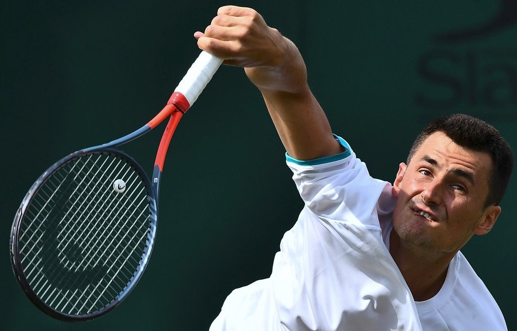 Australský potížista Bernard Tomic opět úřadoval, v prvním kole Wimbledonu prohrála za necelou hodinu