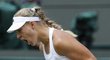 Eugenie Bouchardová během čtvrtfinále Wimbledonu proti Němce Kerberové