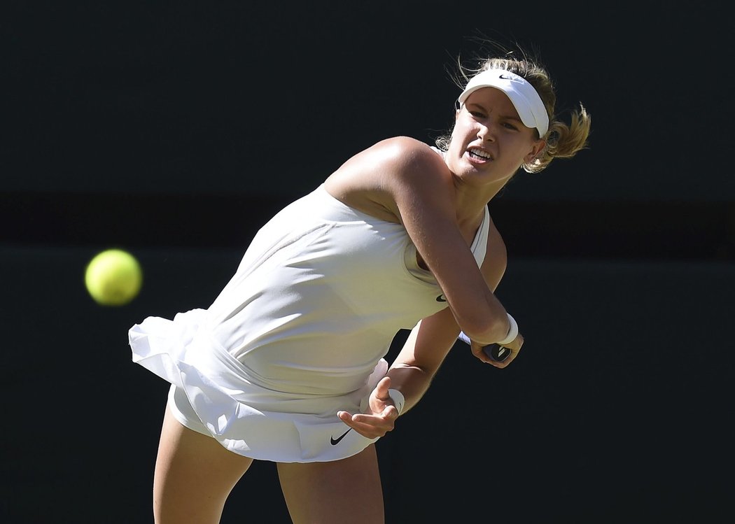 Eugenie Bouchardová při semifinále Wimbledonu, kde porazila Rumunku Halepovou