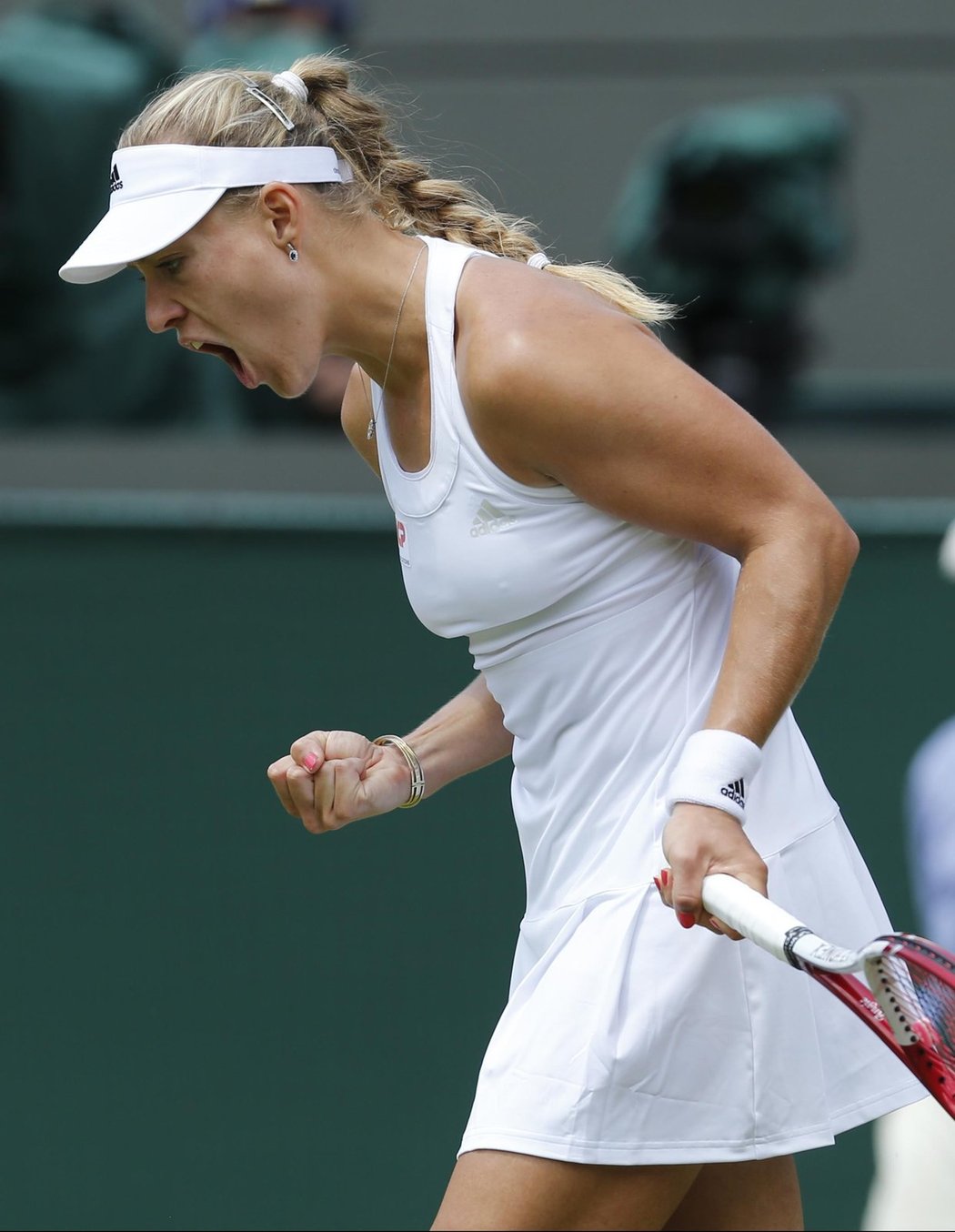 Kanadská tenistka Eugenie Bouchardová předvedla v semifinále Wimbledonu skvělý výkon, postoupila a ve finále se utká s českou tenistkou Petrou Kvitovou