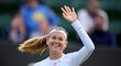 Česká tenistka Marie Bouzková v zápase prvního kola Wimbledonu, který úspěšně zvládla a ve třech setech postoupila