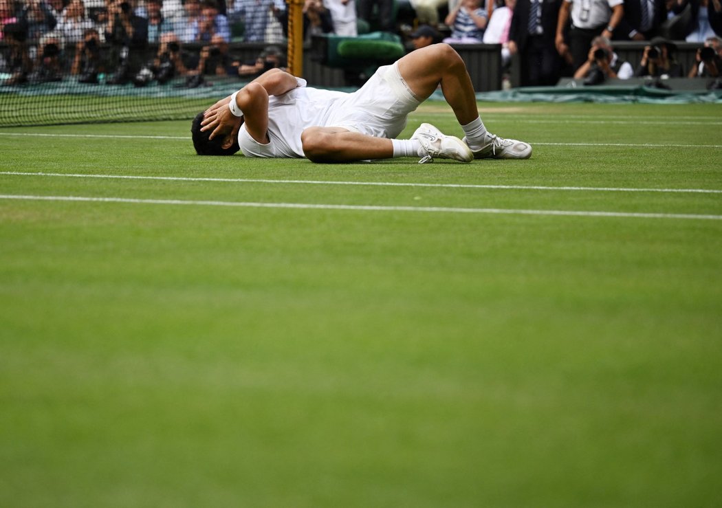 Svůj první titul ve Wimbledonu slaví Carlos Alcaraz