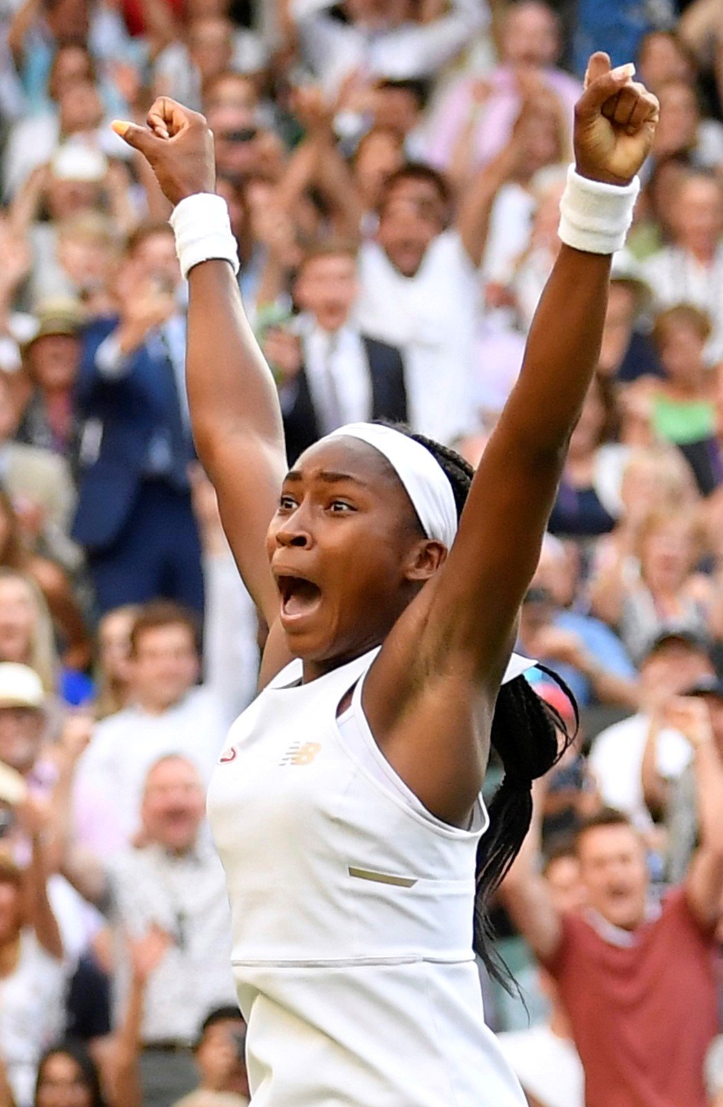 Patnáctiletá Američanka Cori Gauffová senzačně postoupila do osmifinále Wimbledonu.