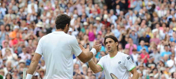 Argentinec Juan Martín del Potro postoupil do semifinále Wimbledonu a to i navzdory zranění. Vyřadil španělského tenistu Ferrera po výsledku 6:2, 6:4 a 7:6