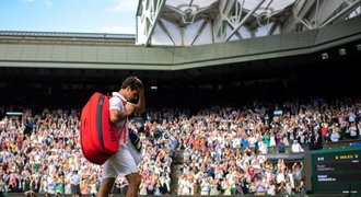 Federer prohrál boj s vlastním tělem. Věří, že má paprsek naděje, ale...