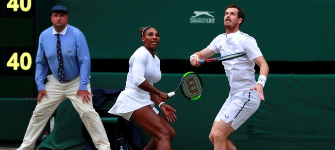 Serena Williamsová, Andy Murray postoupili do osmifinále wimbledonského deblu po výhře 7:5, 6:3 nad Francouzem Fabricem Martinem a Američankou Raquel Atawovou
