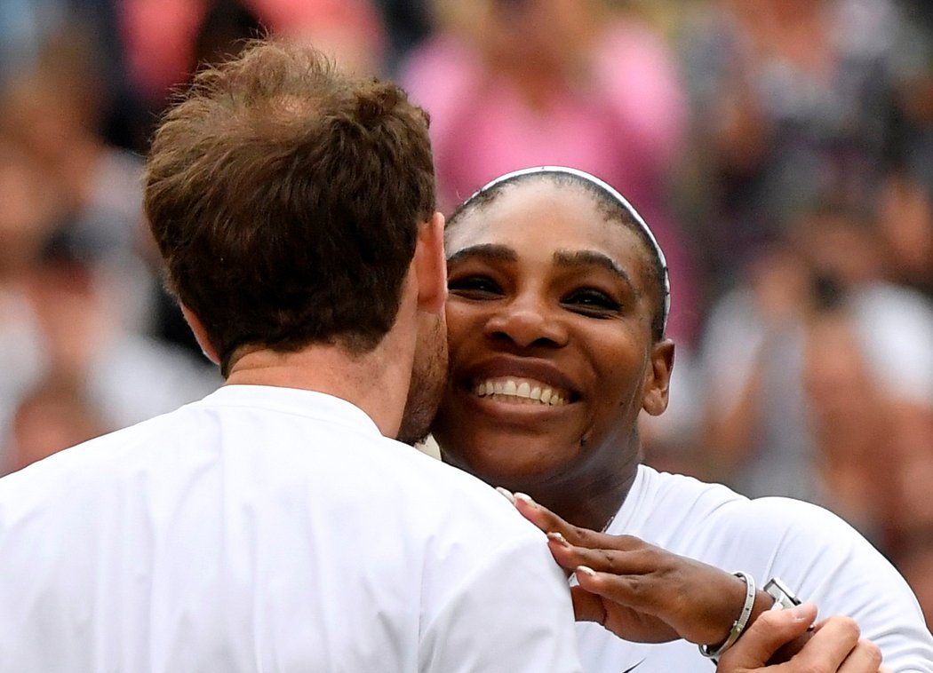 Serena Williamsová, Andy Murray postoupili do osmifinále wimbledonského deblu