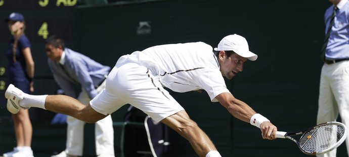 Srb Novak Djokovič se rval ve finále dvouhry Wimbledonu. Během zápasu prožíval radost i zklamání.