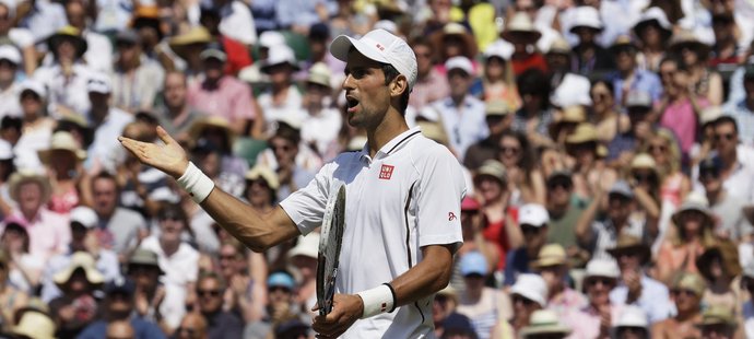 Srb Novak Djokovič se rval ve finále dvouhry Wimbledonu. Během zápasu prožíval radost i zklamání.