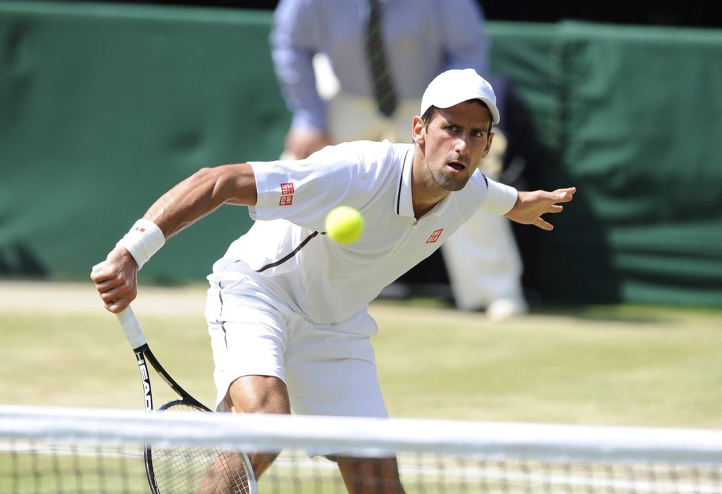 Srb Novak Djokovič se rval ve finále dvouhry Wimbledonu. Během zápasu prožíval radost i zklamání.