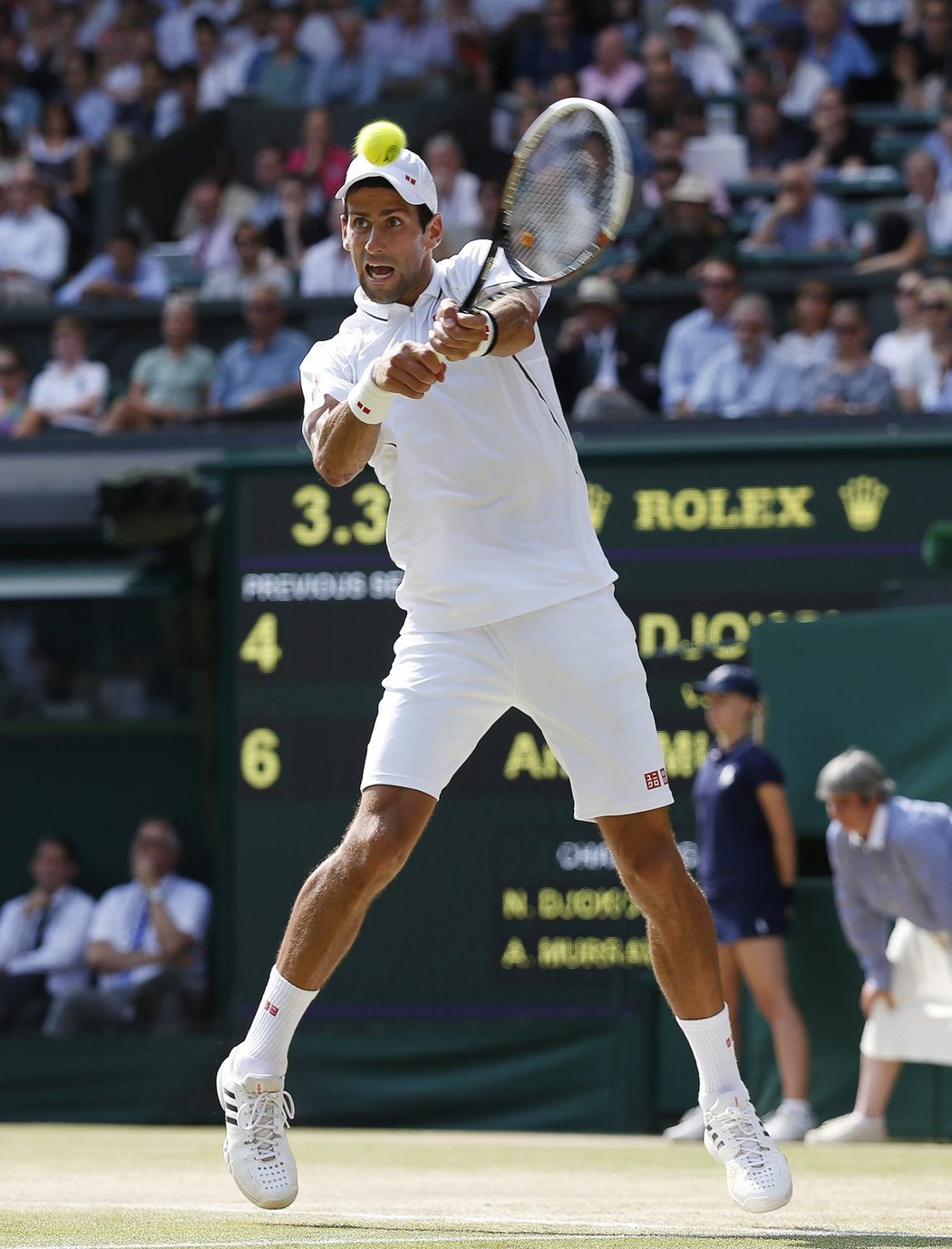 Srb Novak Djokovič se rval ve finále dvouhry Wimbledonu. Během zápasu prožíval radost i zklamání.