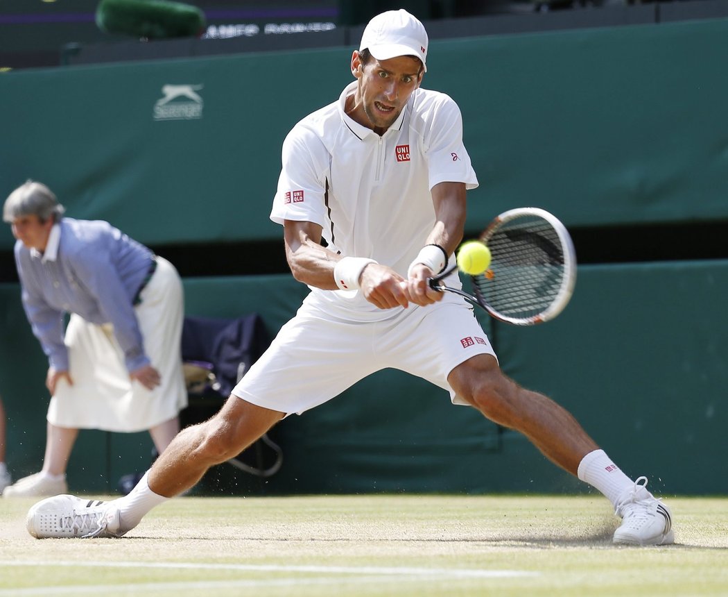 Srb Novak Djokovič se rval ve finále dvouhry Wimbledonu. Během zápasu prožíval radost i zklamání.