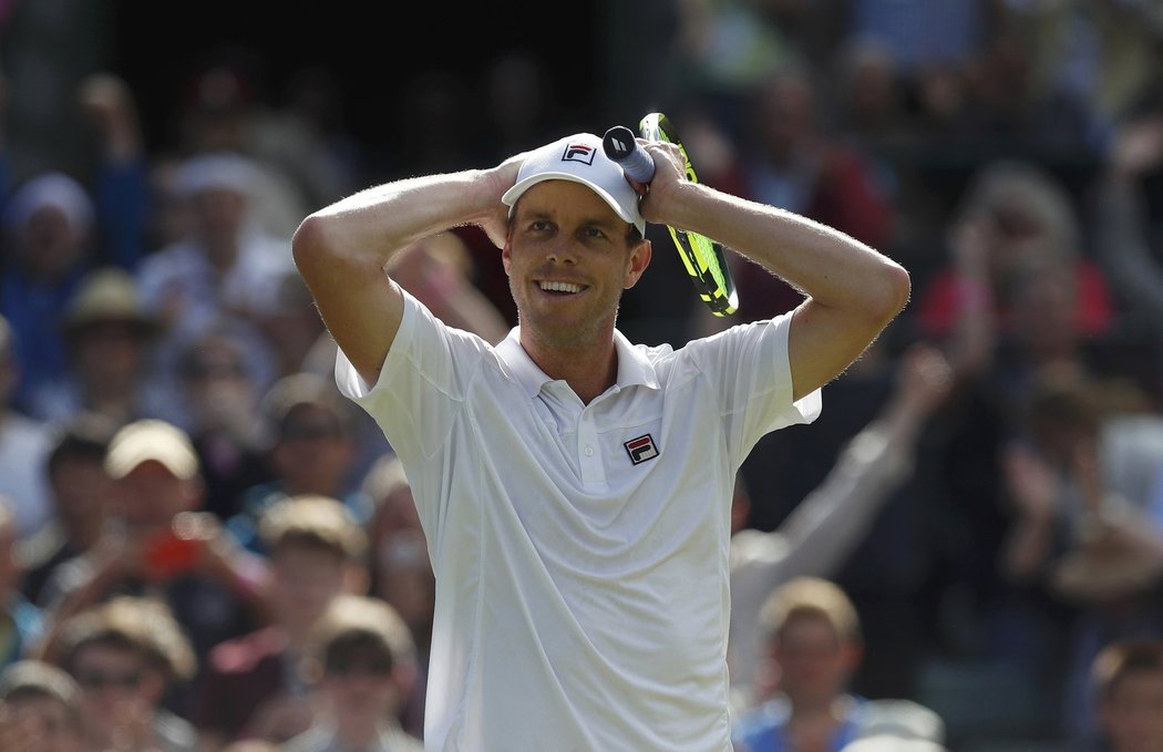 Američan Sam Querrey se postaral o senzaci. Ve třetím kole Wimbledonu vyhrál nad Srbem Novakem Djokovičem.