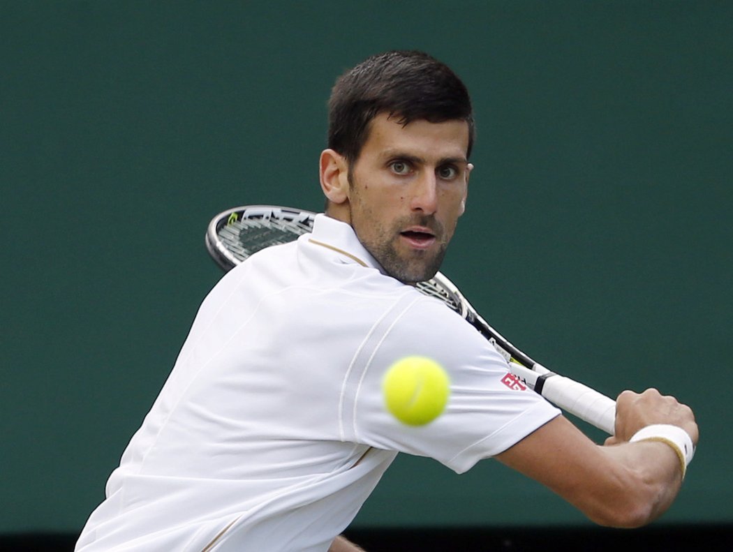 Srb Novak Djokovič titul ve Wimbledonu neobhájí. Vítěz posledních čtyř grandslamů prohrál ve třetím kole s Američanem Samem Querreym 1:3 na sety