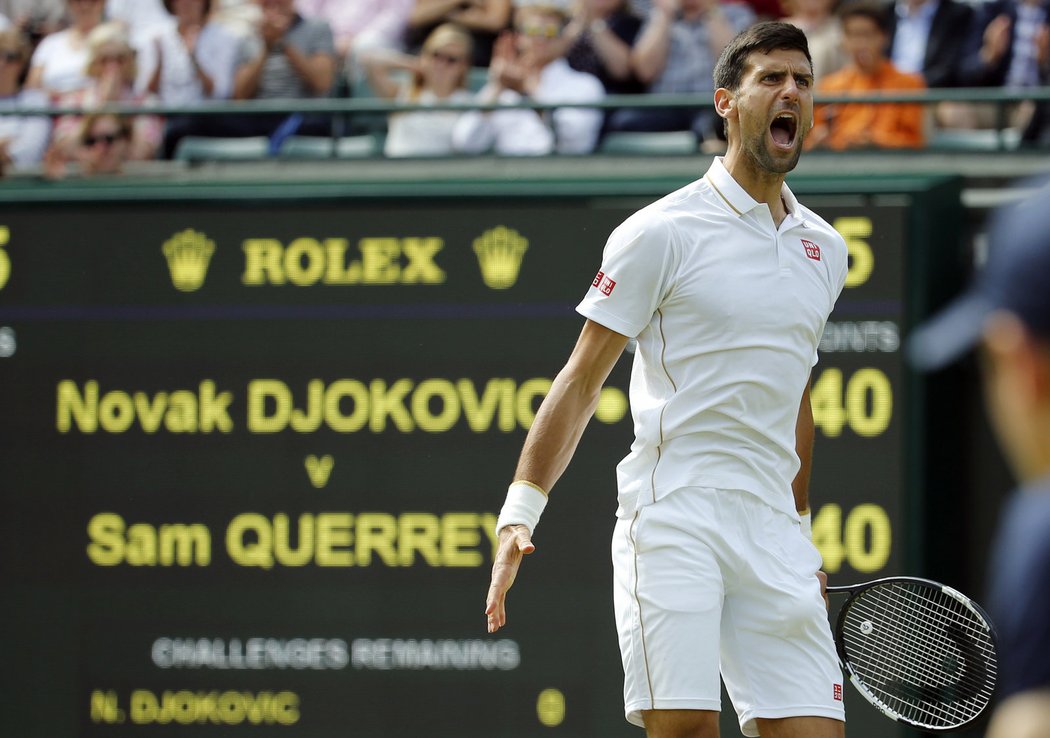 Srb Novak Djokovič titul ve Wimbledonu neobhájí. Vítěz posledních čtyř grandslamů prohrál ve třetím kole s Američanem Samem Querreym 6:7, 1:6, 6:3, 6:7.