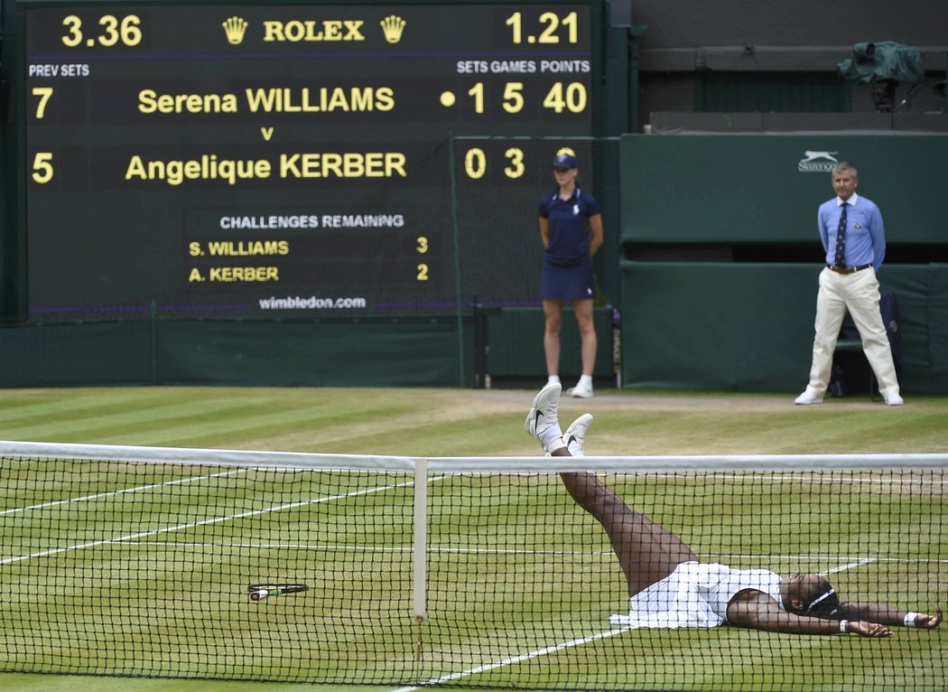 Američanka Serena Williamsová skončila po finále Wimbledonu v euforii na zádech. Zvítězila 2:0 na sety.