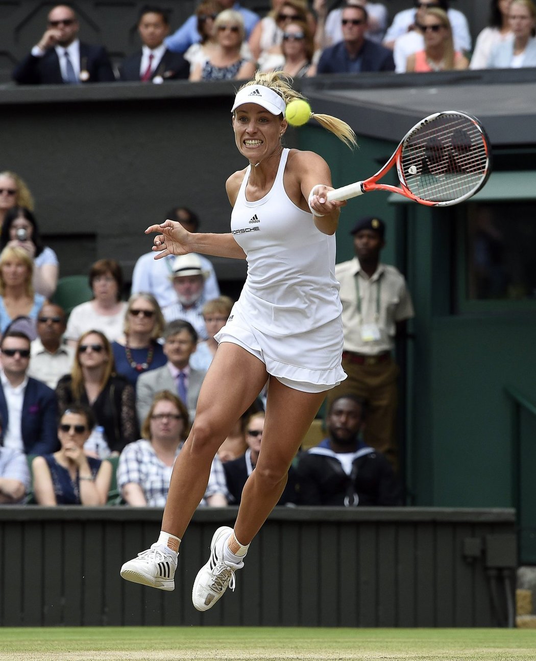 Německá tenistka Angelique Kerberová během finále dvouhry ve Wimbledonu.